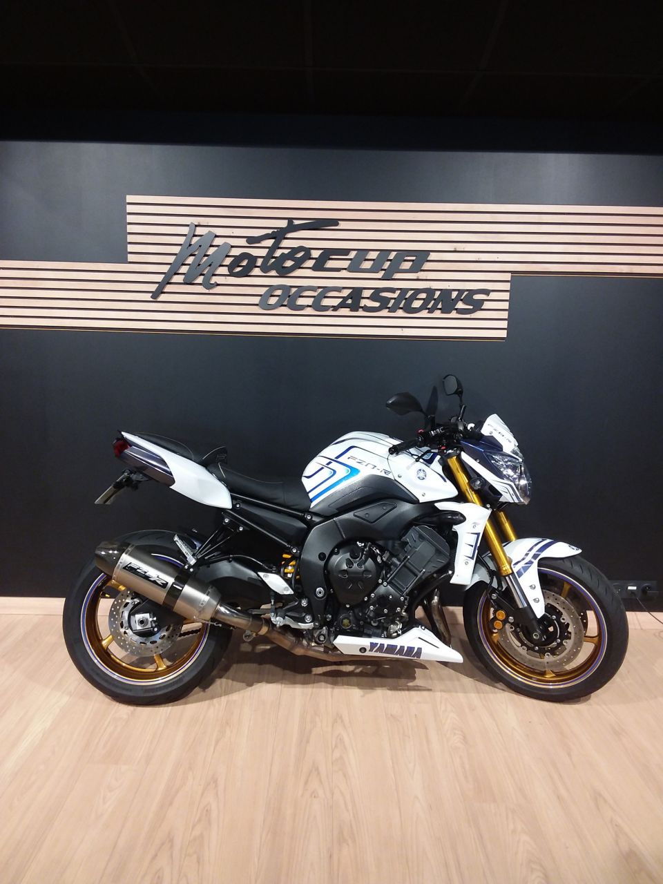 YAMAHA FZ8 R 4