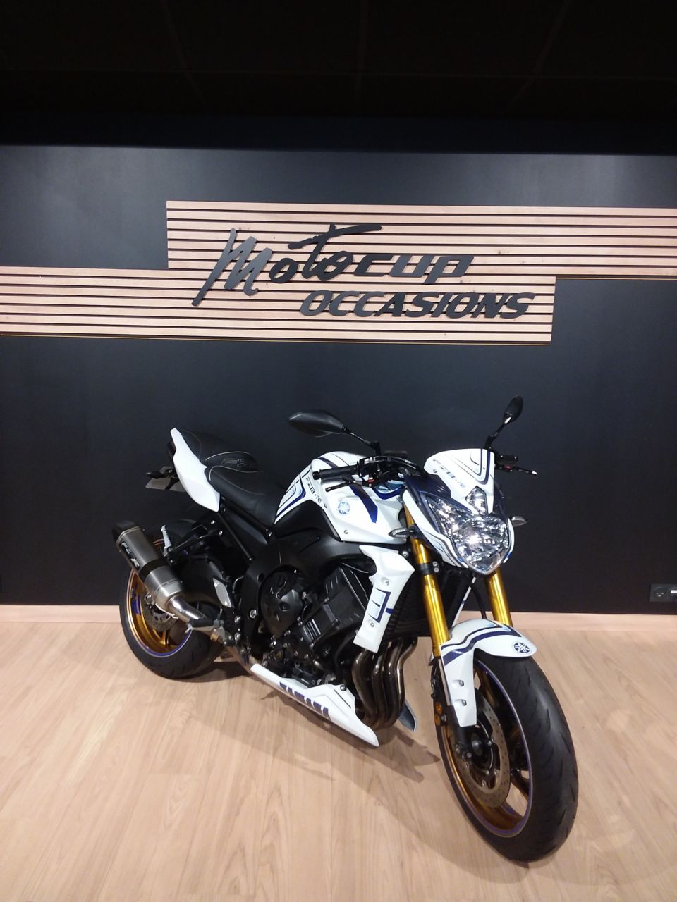YAMAHA FZ8 R 4
