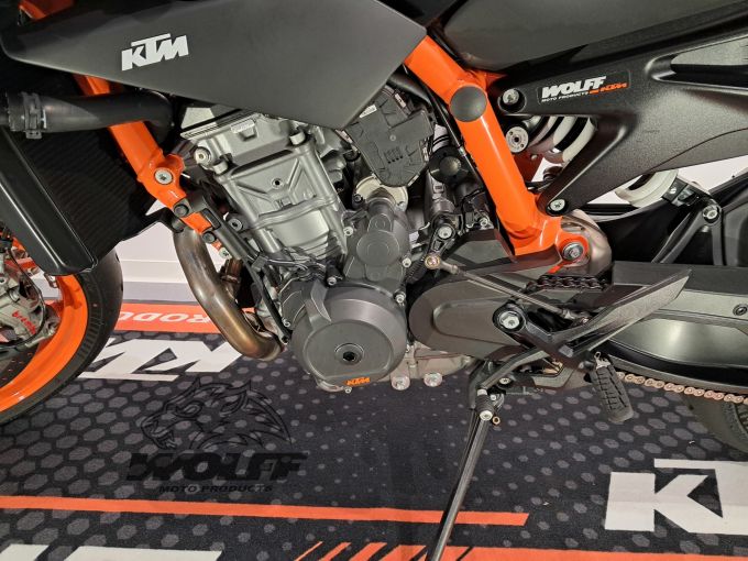 KTM 890 DUKE R 4