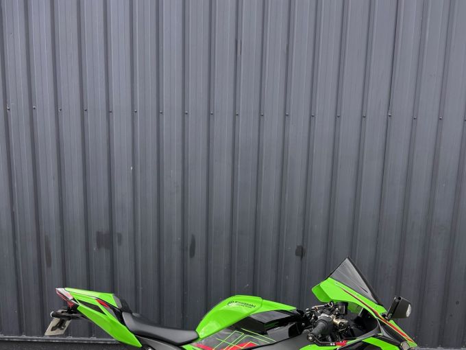 KAWASAKI ZX-10R 4