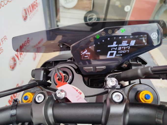 YAMAHA MT-09 SP 4
