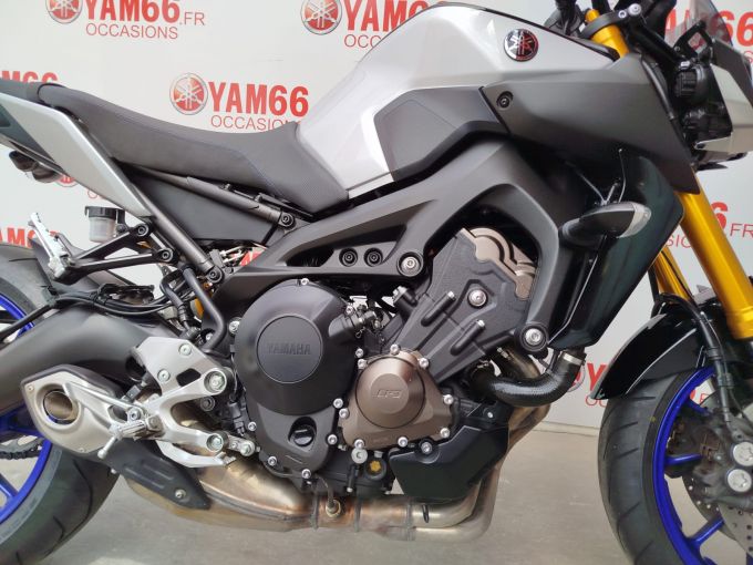 YAMAHA MT-09 SP 4