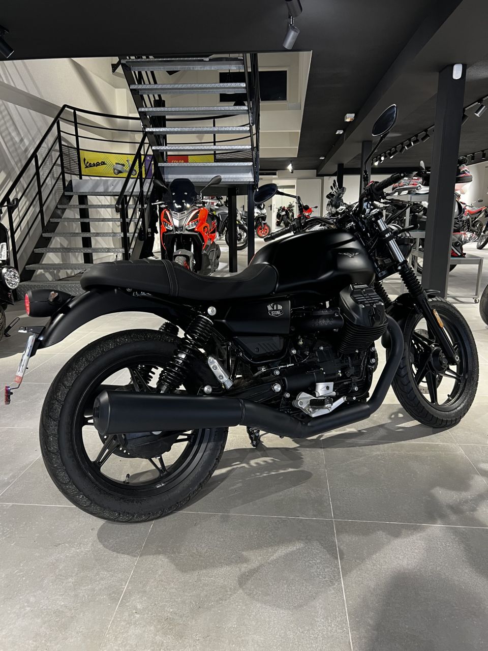 MOTO GUZZI V7 STONE 4