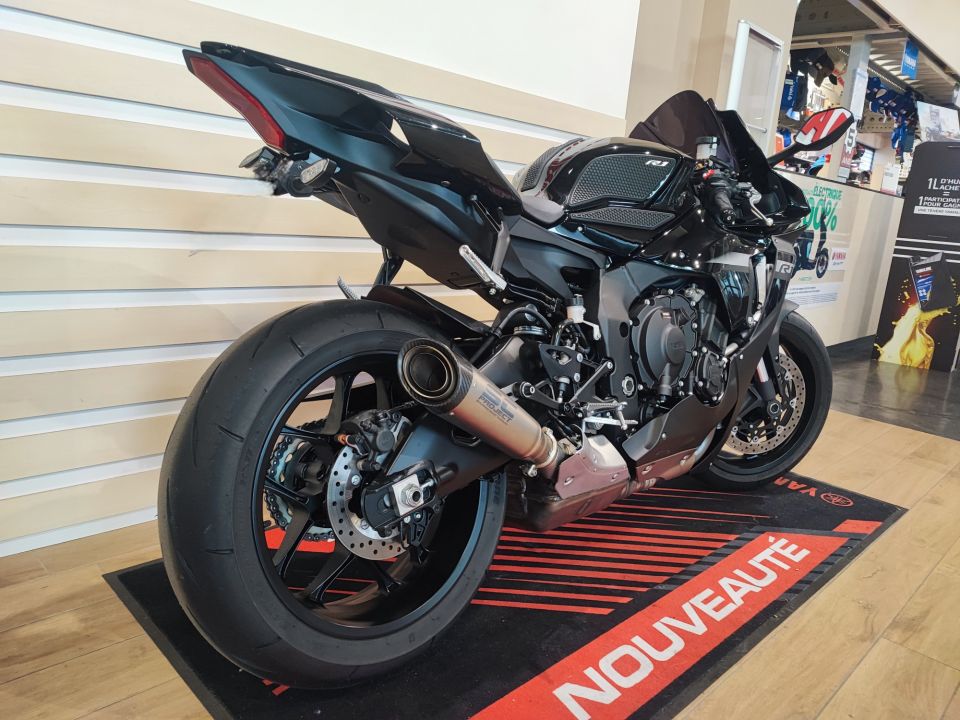 YAMAHA YZF 1000 R1 4