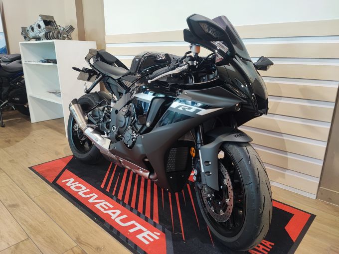 YAMAHA YZF 1000 R1 4