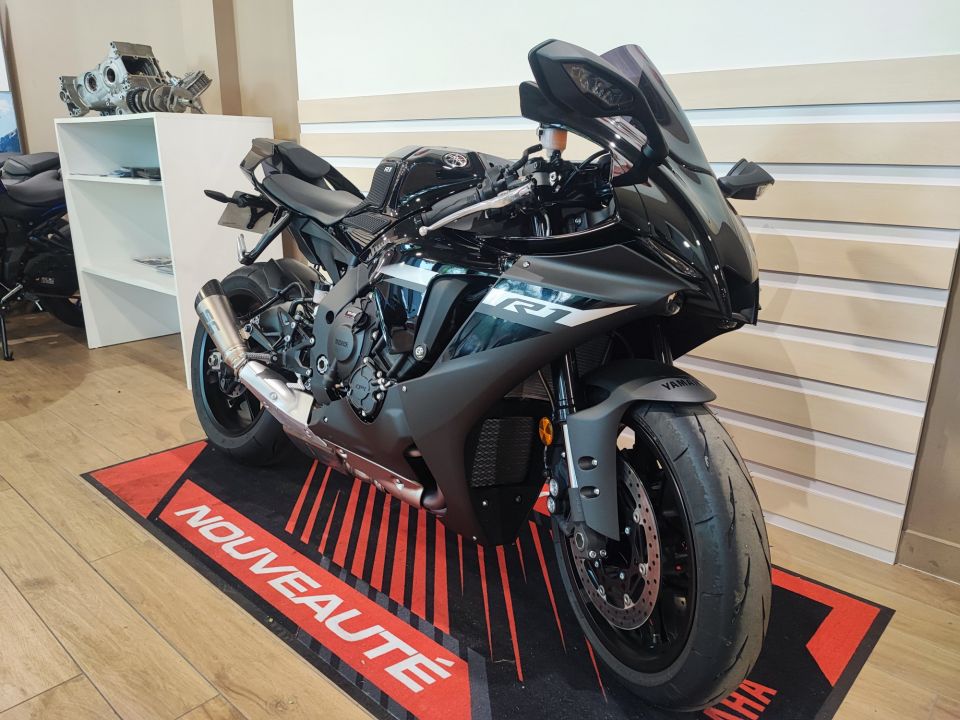 YAMAHA YZF 1000 R1 4