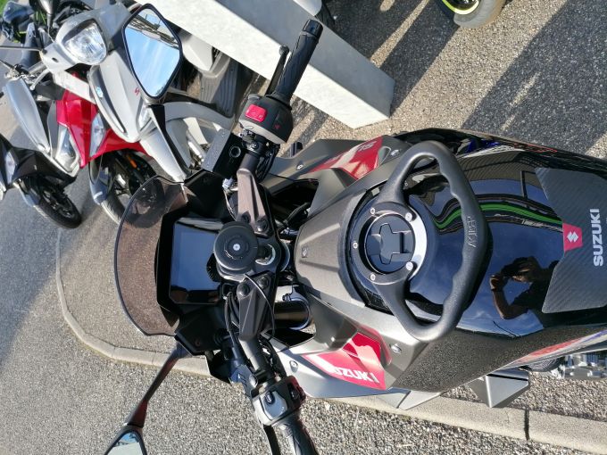 SUZUKI GSX-8R SERT 4