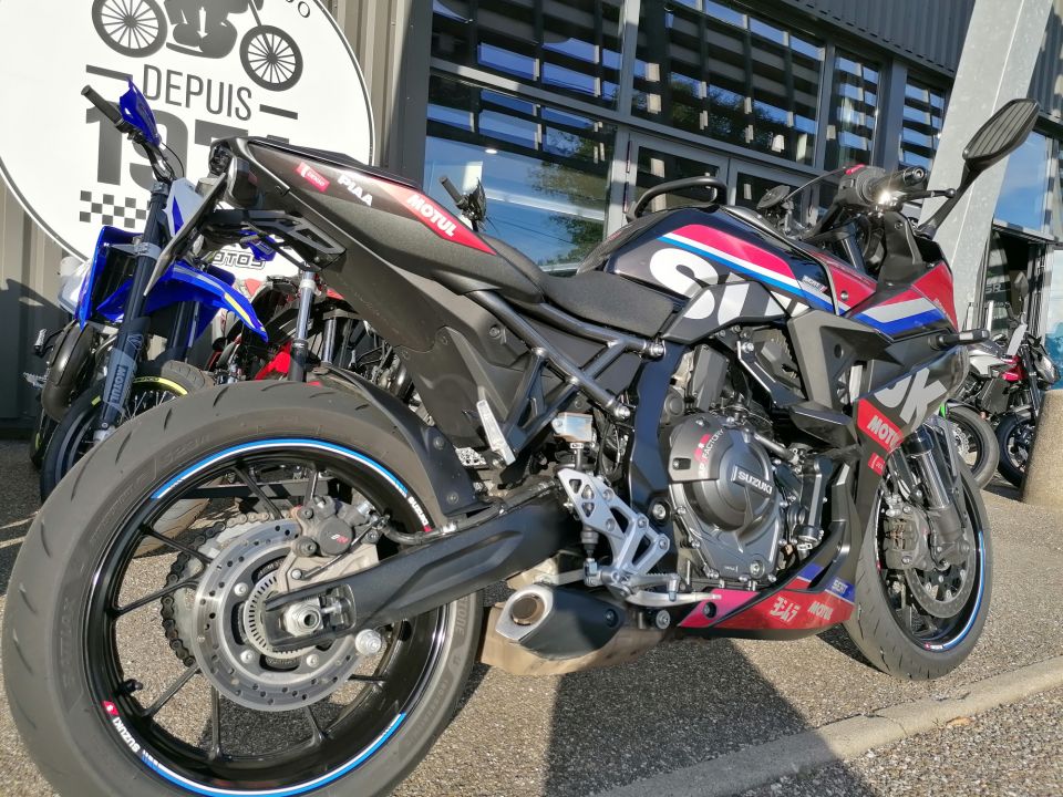 SUZUKI GSX-8R SERT 4
