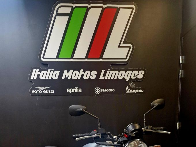 MOTO GUZZI V7 STONE 4