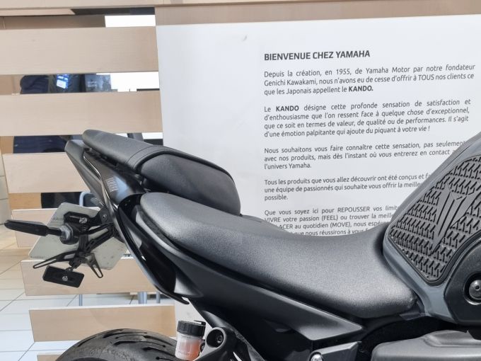 YAMAHA MT-07 (47.5CV) 4