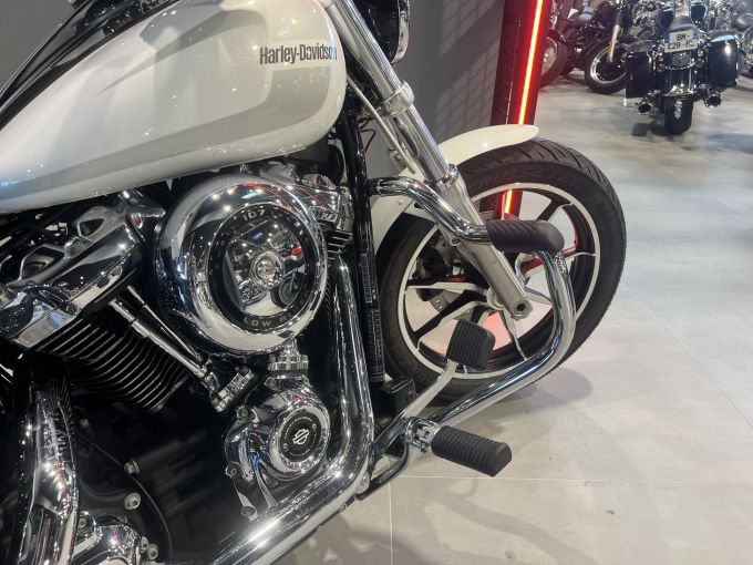HARLEY-DAVIDSON SOFTAIL LOW RIDER 1745 4