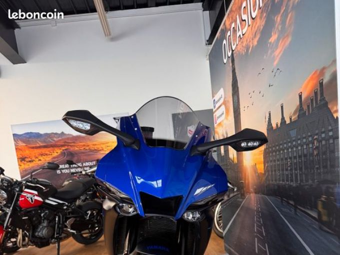 YAMAHA YZF 1000 R1 4