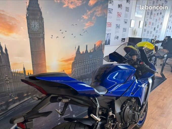YAMAHA YZF 1000 R1 4