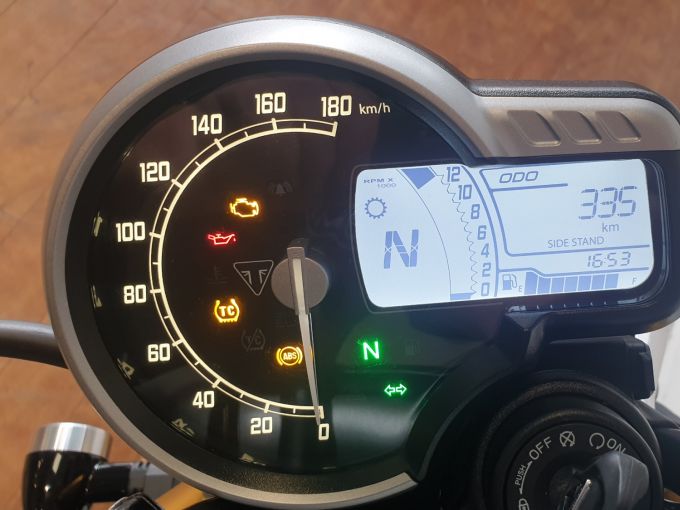 TRIUMPH SPEED 400 4