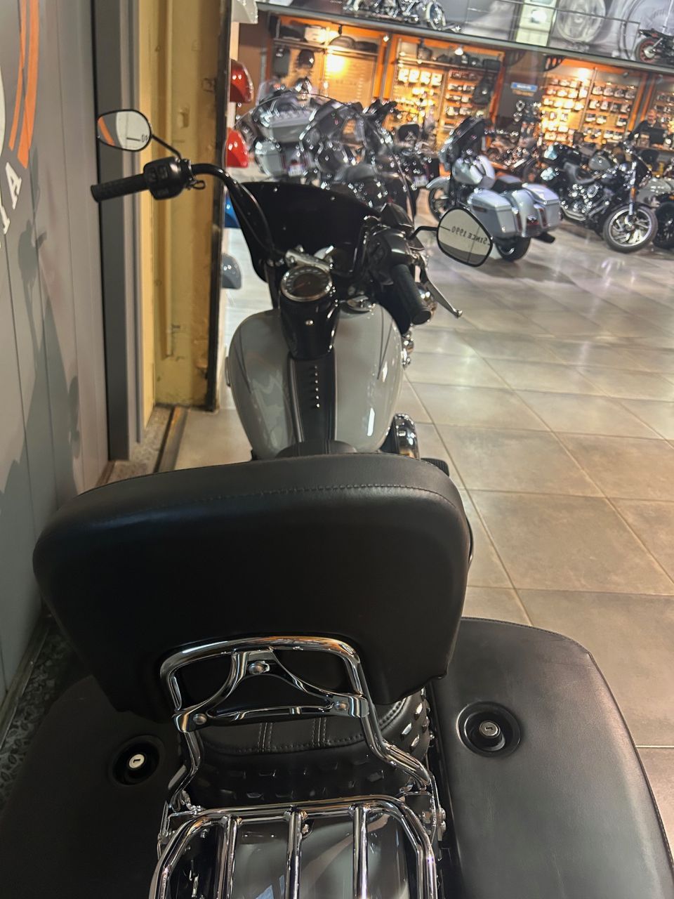 HARLEY-DAVIDSON SOFTAIL HERITAGE 1923 CLASSIC 4