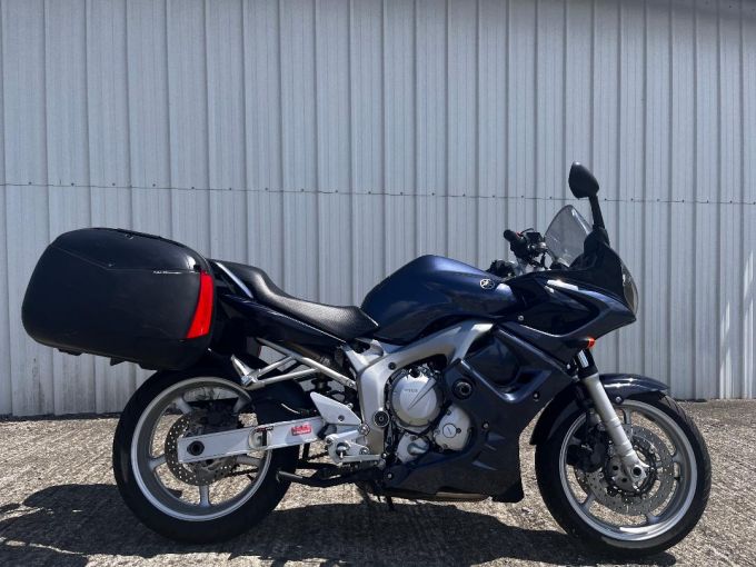 YAMAHA FZ6 600 FAZER GT 4