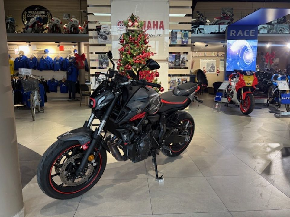 YAMAHA MT-07 35KW 90€/MOIS* 1ERE MAIN FAIBLE KM +2500€ D'EQUIPEMENT GTIE 12 MOIS 4