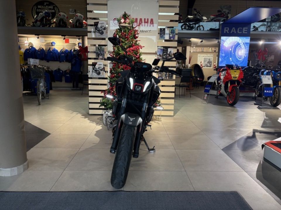 YAMAHA MT-07 35KW 90€/MOIS* 1ERE MAIN FAIBLE KM +2500€ D'EQUIPEMENT GTIE 12 MOIS 4