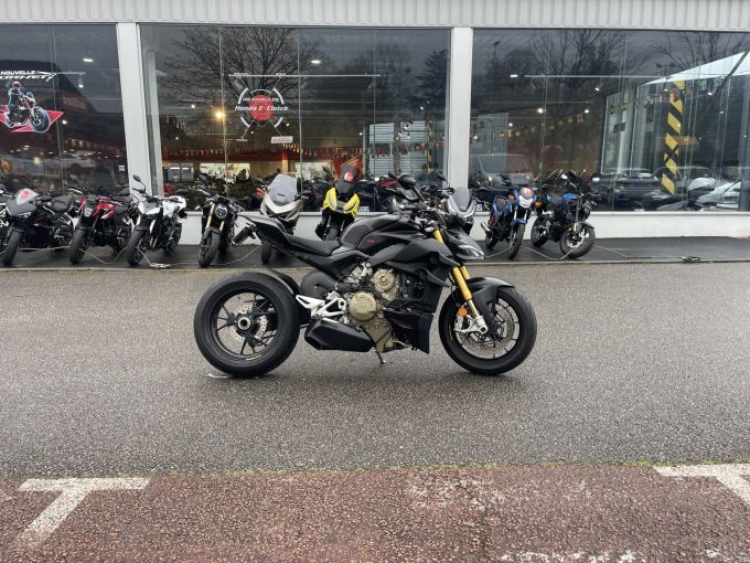 DUCATI Streetfighter V4 4