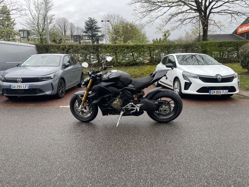 DUCATI STREETFIGHTER V4S 4