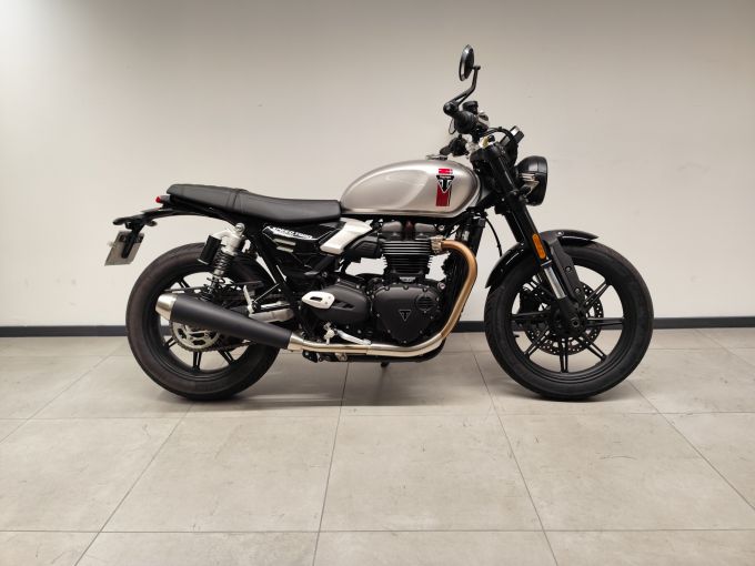 TRIUMPH SPEED TWIN 900 4