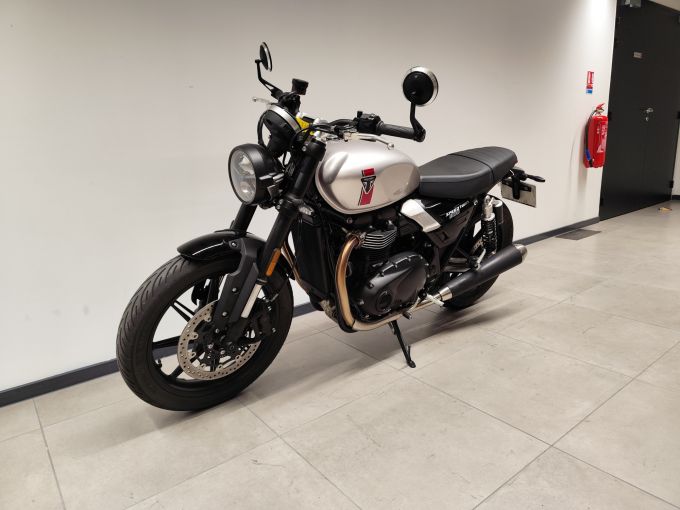 TRIUMPH SPEED TWIN 900 4