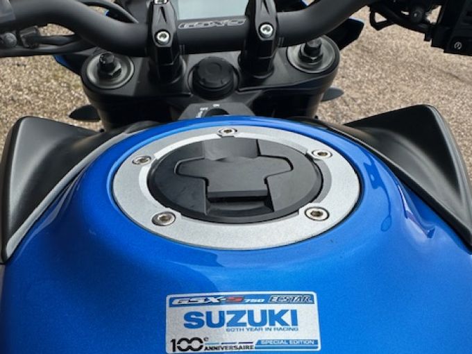 SUZUKI GSX 750 4