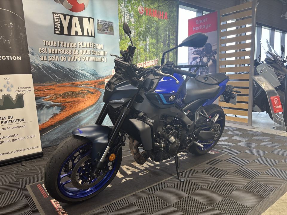 YAMAHA MT-09 4