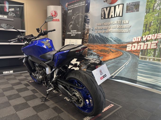 YAMAHA MT-09 4
