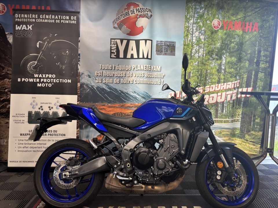 YAMAHA MT-09 4