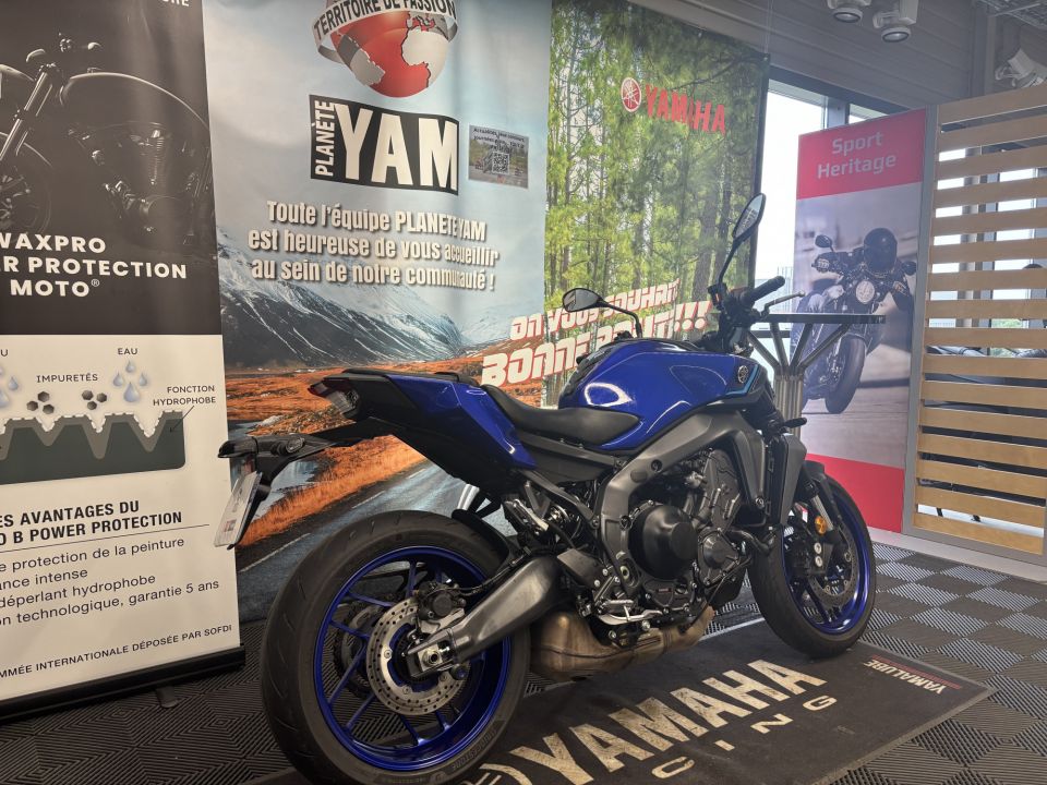 YAMAHA MT-09 4