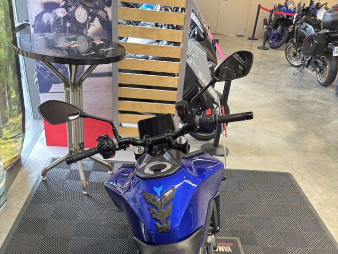 YAMAHA MT-09 4