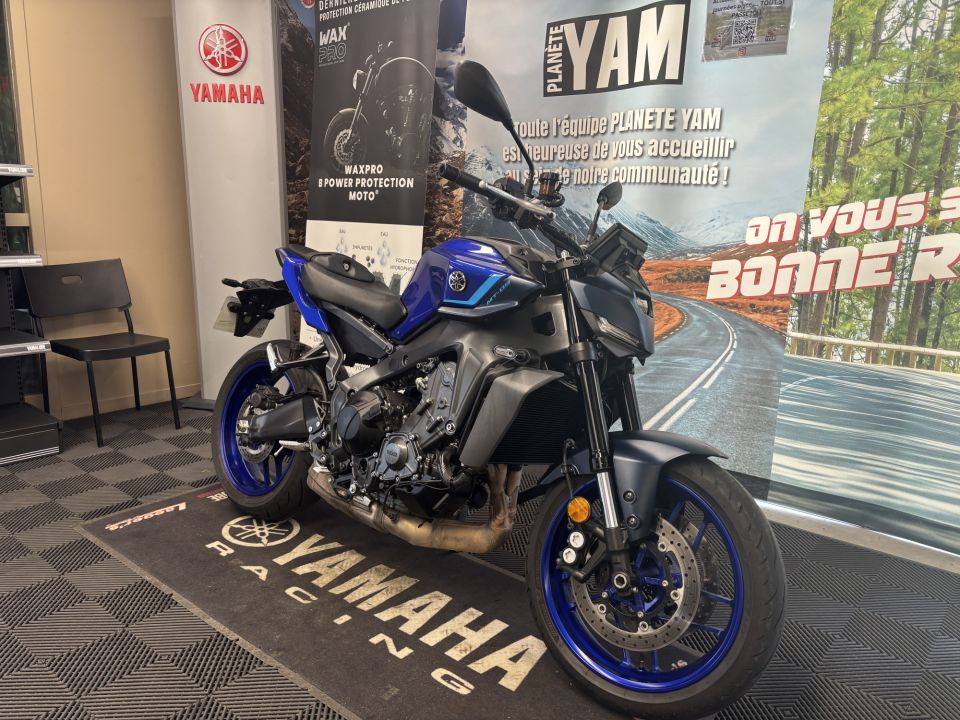 YAMAHA MT-09 4
