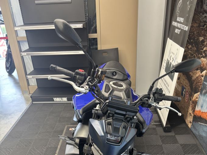 YAMAHA MT-09 4