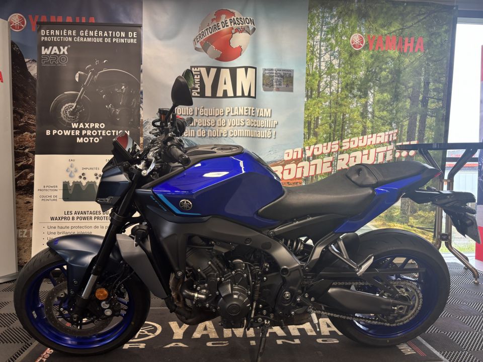 YAMAHA MT-09 4