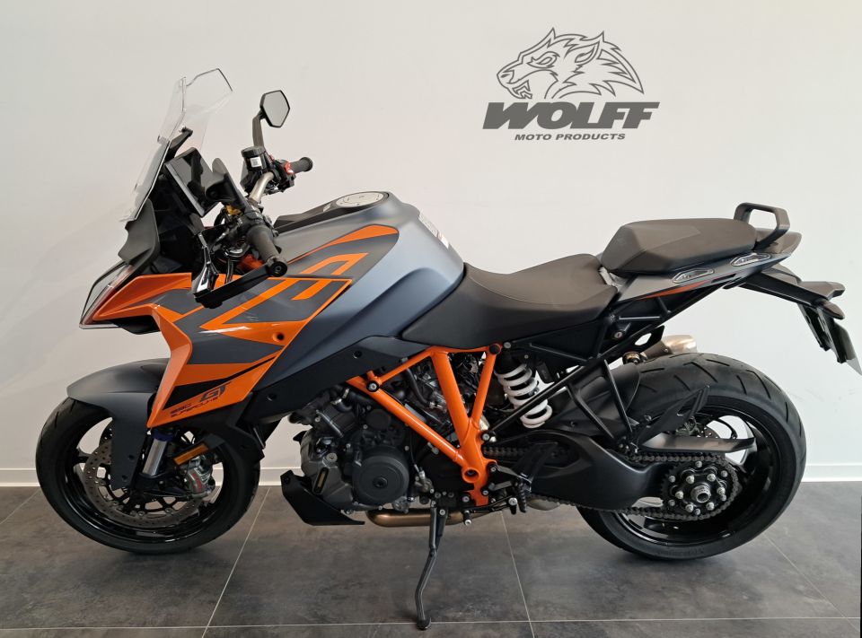 KTM 1290 SUPER DUKE GT 4