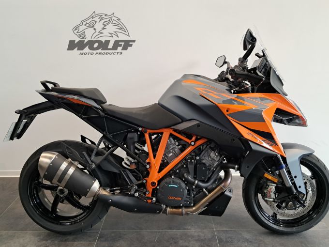 KTM 1290 SUPER DUKE GT 4