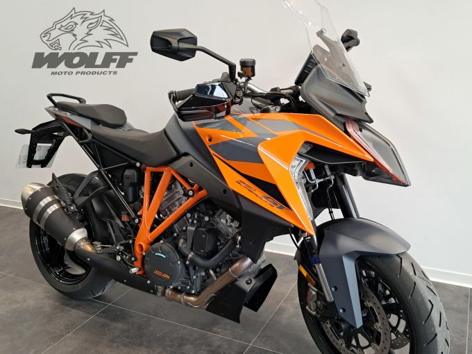 KTM 1290 SUPER DUKE GT 4