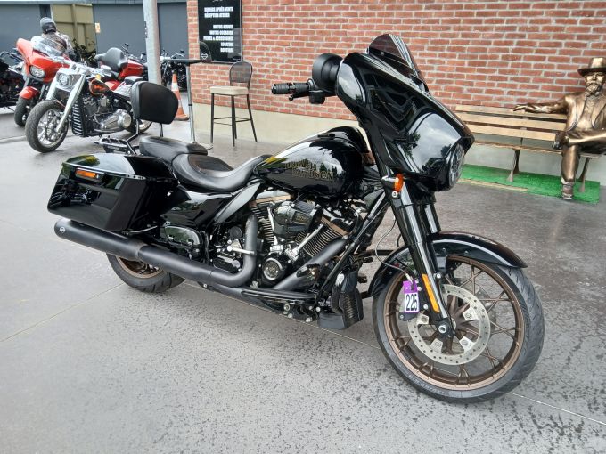 HARLEY-DAVIDSON TOURING STREET GLIDE 1923 ST 4