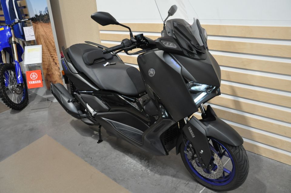 YAMAHA X-MAX 125 4