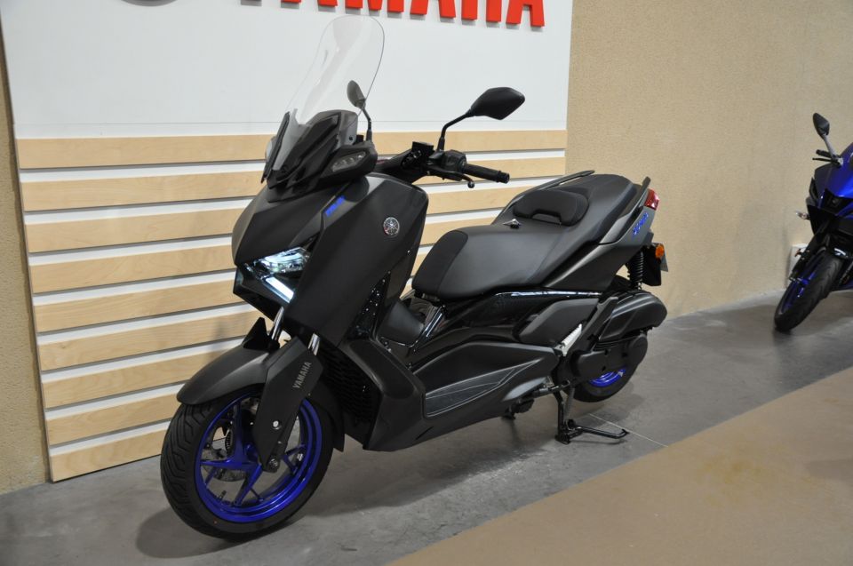 YAMAHA X-MAX 125 4
