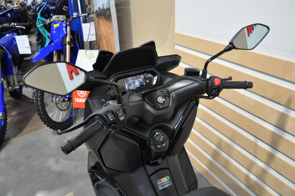 YAMAHA X-MAX 125 4