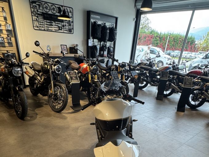 TRIUMPH SPEED TRIPLE 1200 RR 4