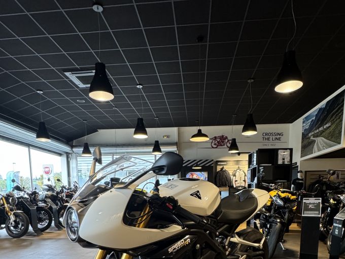 TRIUMPH SPEED TRIPLE 1200 RR 4