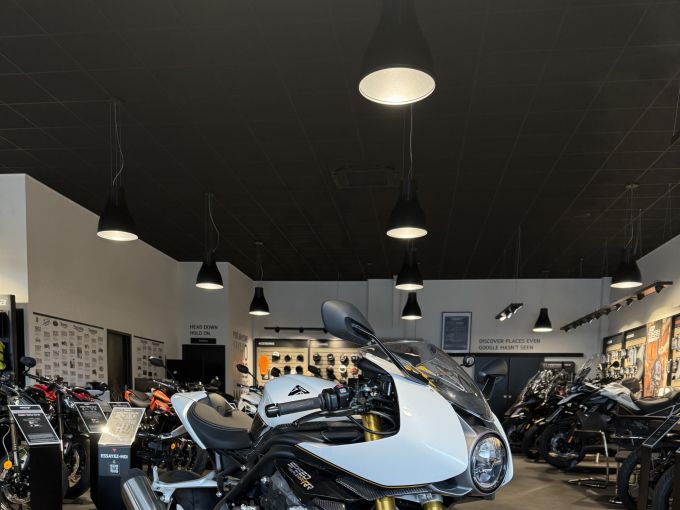 TRIUMPH SPEED TRIPLE 1200 RR 4