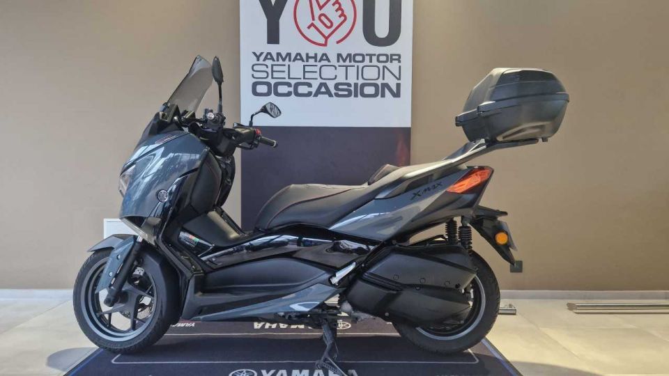 YAMAHA XMAX 300 Tech Max 4