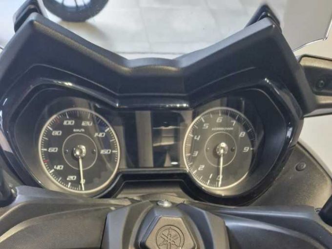 YAMAHA XMAX 300 Tech Max 4