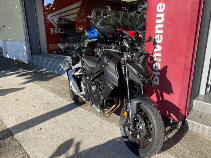 HONDA CB 750 HORNET 4