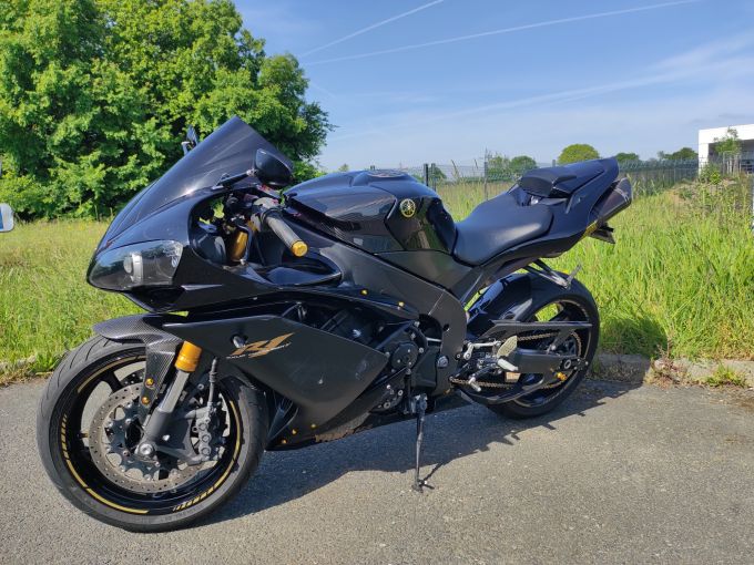 YAMAHA YZF 1000 R1 4