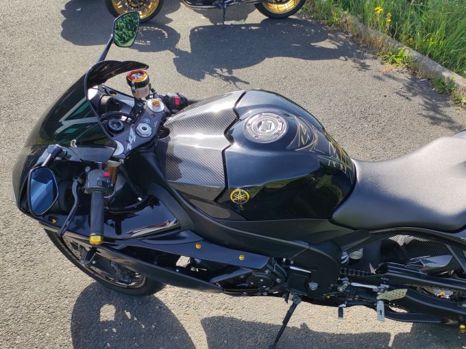 YAMAHA YZF 1000 R1 4